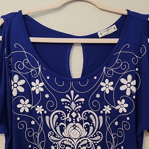 Royal Blue Embroidered Cold Shoulder Top by AGENDA Sz M~ keyhole back - Picture 4 of 11